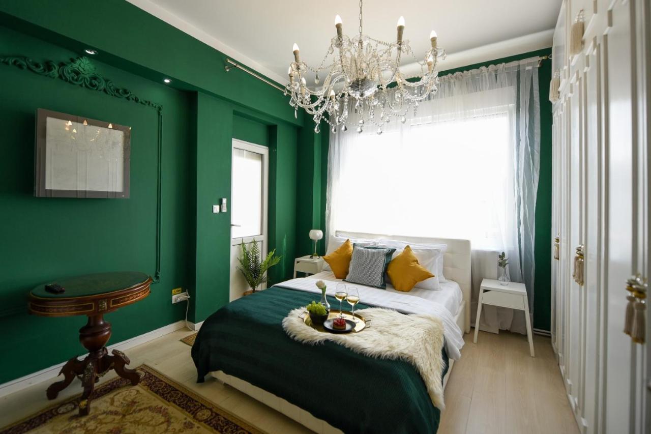 Apartament Baroque Splendor: Breathtaking Views & Design Bukareszt Zewnętrze zdjęcie