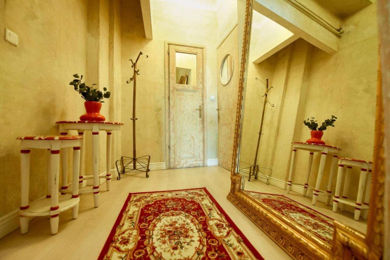 Apartament Baroque Splendor: Breathtaking Views & Design Bukareszt Zewnętrze zdjęcie