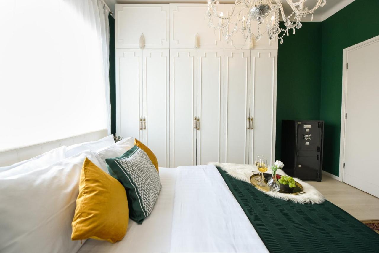 Apartament Baroque Splendor: Breathtaking Views & Design Bukareszt Zewnętrze zdjęcie