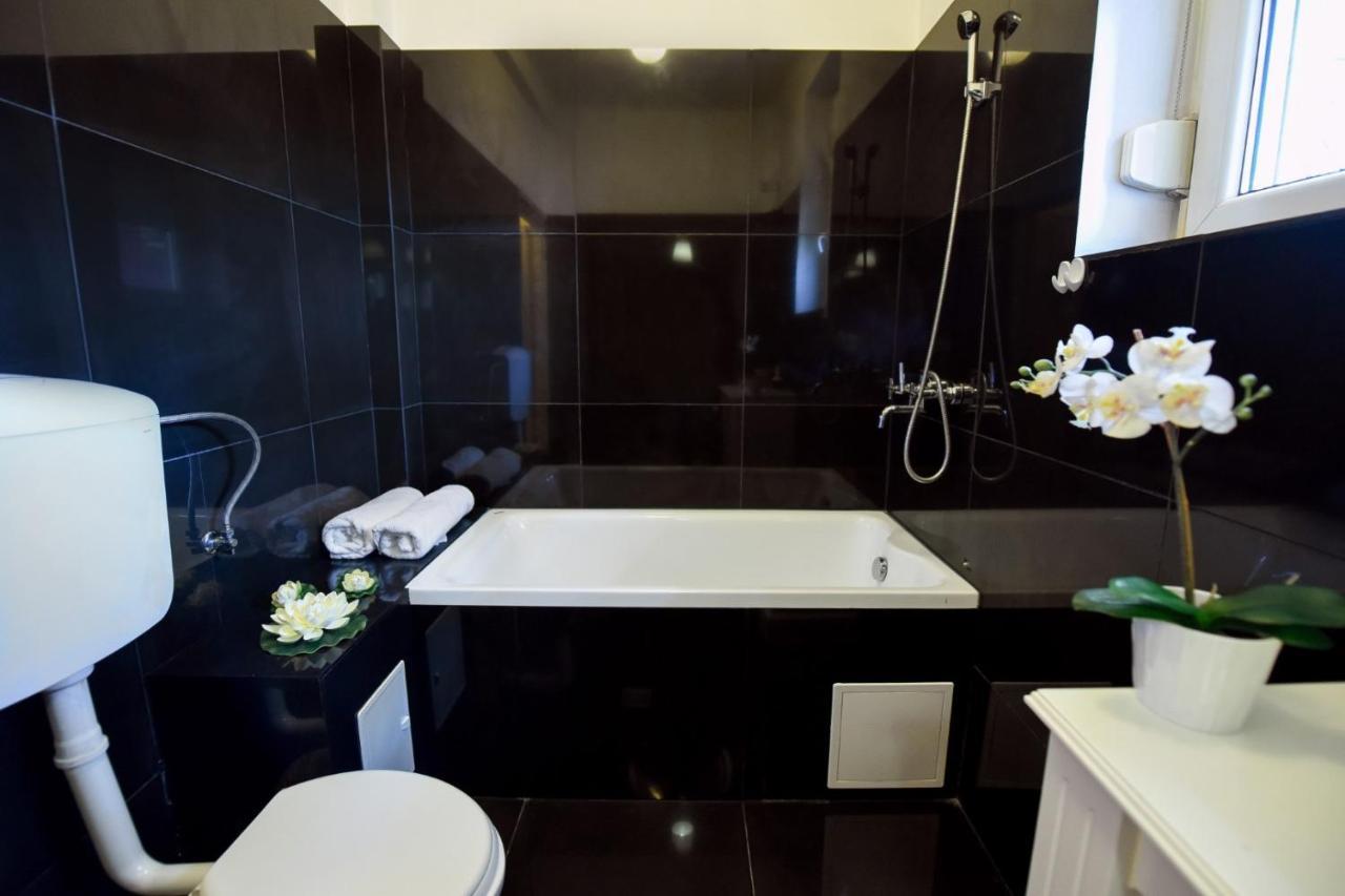 Apartament Baroque Splendor: Breathtaking Views & Design Bukareszt Zewnętrze zdjęcie